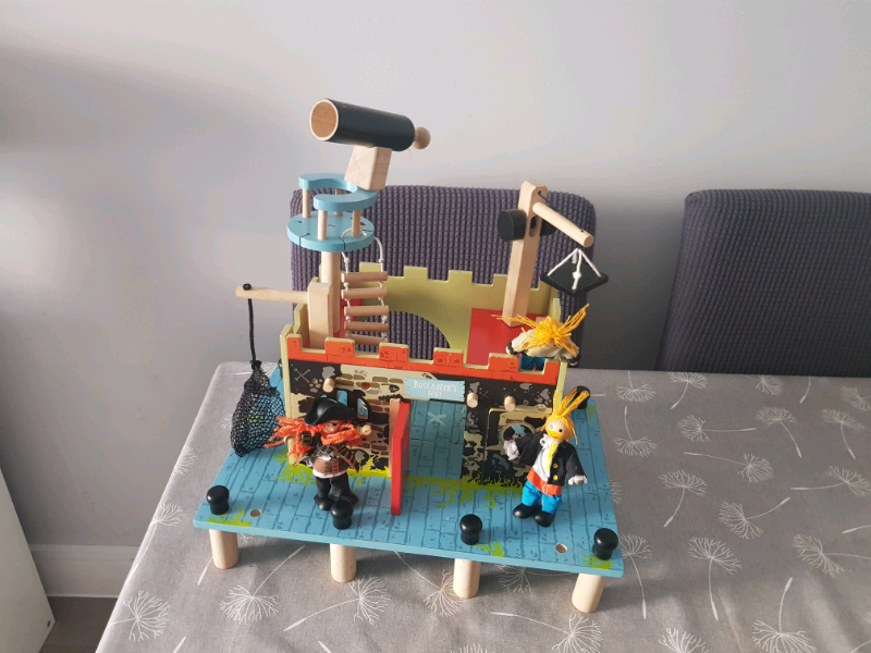 le toy van pirate fort